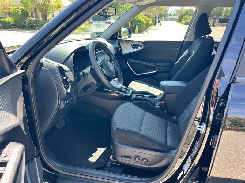 2023 Kia Soul S - Photo 14