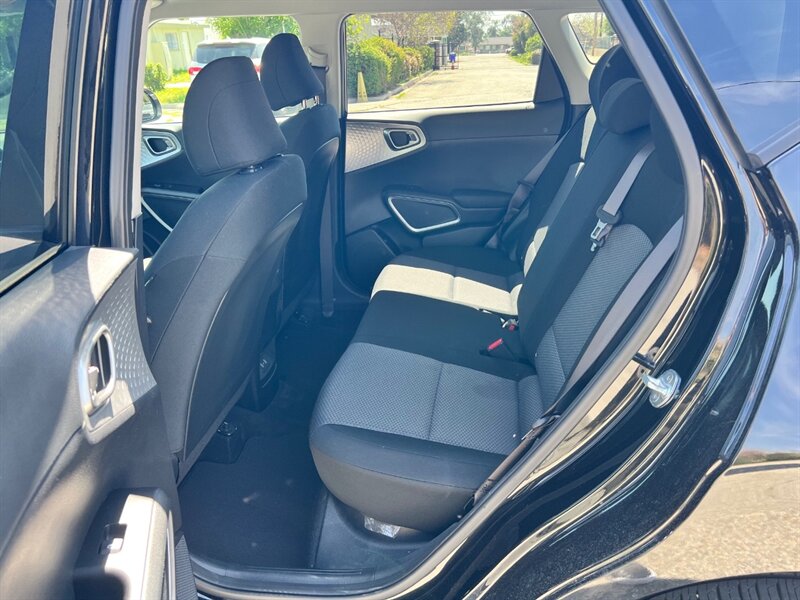 2023 Kia Soul S - Photo 18