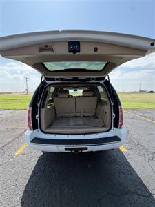 2010 GMC Yukon XL Denali - Photo 11 - Perryton, TX 79070