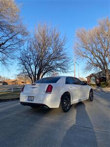 2018 Chrysler 300 Series S   - Photo 4 - Perryton, TX 79070