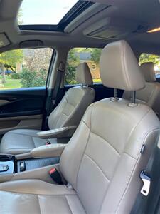 2019 Honda Pilot Touring w/Rear Captain's Chairs   - Photo 6 - Perryton, TX 79070