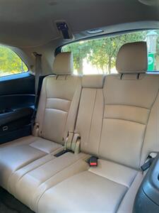 2019 Honda Pilot Touring w/Rear Captain's Chairs   - Photo 9 - Perryton, TX 79070