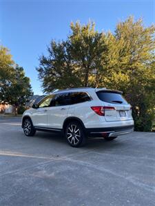 2019 Honda Pilot Touring w/Rear Captain's Chairs   - Photo 3 - Perryton, TX 79070