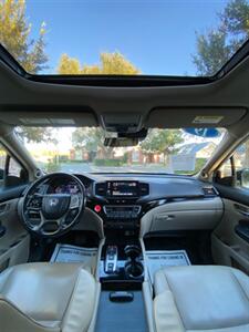 2019 Honda Pilot Touring w/Rear Captain's Chairs   - Photo 5 - Perryton, TX 79070