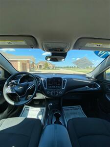 2019 Chevrolet Malibu LT   - Photo 5 - Perryton, TX 79070