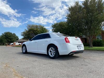 2016 Chrysler 300 Series Limited   - Photo 3 - Perryton, TX 79070