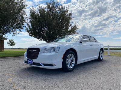 2016 Chrysler 300 Series Limited   - Photo 1 - Perryton, TX 79070