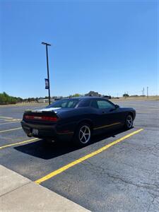 2011 Dodge Challenger SE - Photo 4 - Perryton, TX 79070