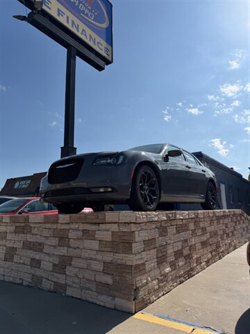 2019 Chrysler 300 Series S   - Photo 1 - Perryton, TX 79070