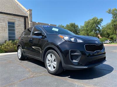 2017 Kia Sportage LX   - Photo 2 - Perryton, TX 79070