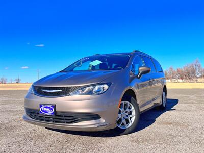 2017 Chrysler Pacifica LX   - Photo 1 - Perryton, TX 79070