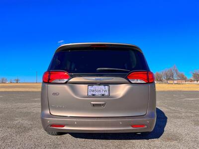 2017 Chrysler Pacifica LX   - Photo 4 - Perryton, TX 79070