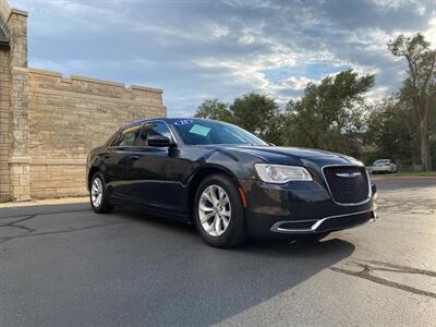 2015 Chrysler 300 Series Limited   - Photo 2 - Perryton, TX 79070