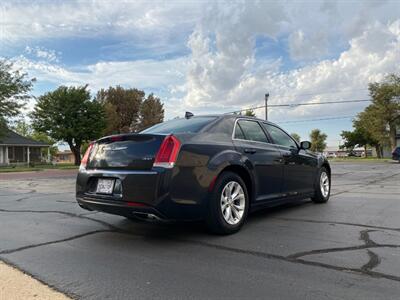 2015 Chrysler 300 Series Limited   - Photo 4 - Perryton, TX 79070