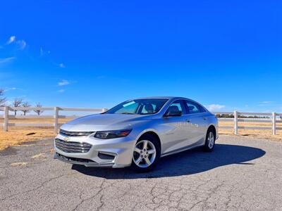 2018 Chevrolet Malibu LT   - Photo 1 - Perryton, TX 79070