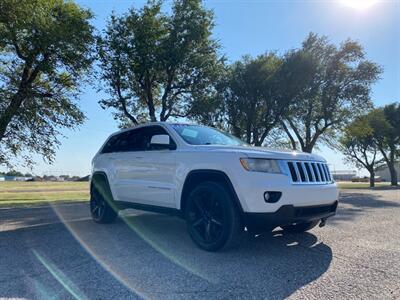 2013 Jeep Grand Cherokee Laredo   - Photo 2 - Perryton, TX 79070