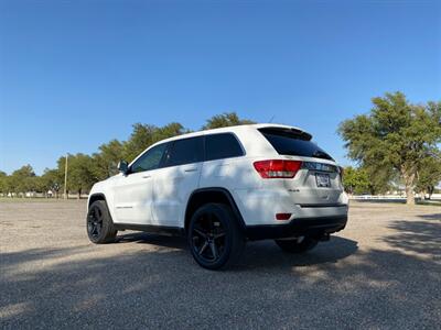 2013 Jeep Grand Cherokee Laredo   - Photo 3 - Perryton, TX 79070