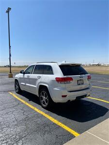 2019 Jeep Grand Cherokee Overland   - Photo 3 - Perryton, TX 79070