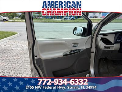 2015 Toyota Sienna XLE 8-Passenger   - Photo 9 - Stuart, FL 34994