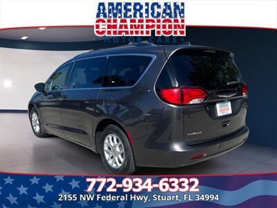 2021 Chrysler Voyager LXi   - Photo 3 - Stuart, FL 34994