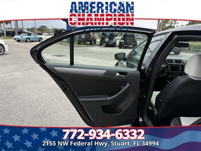 2016 Volkswagen Jetta 1.8T Sport   - Photo 11 - Stuart, FL 34994