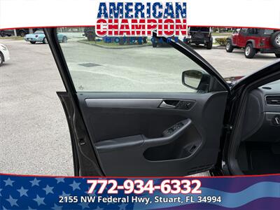 2016 Volkswagen Jetta 1.8T Sport   - Photo 9 - Stuart, FL 34994