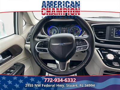 2017 Chrysler Pacifica Touring-L   - Photo 12 - Stuart, FL 34994