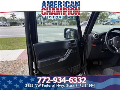 2017 Jeep Wrangler Rubicon   - Photo 9 - Stuart, FL 34994