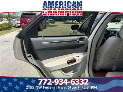 2006 Chrysler 300C   - Photo 11 - Stuart, FL 34994