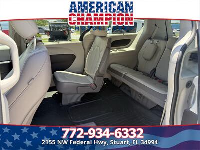 2017 Chrysler Pacifica Touring-L - Photo 10 - Stuart, FL 34994