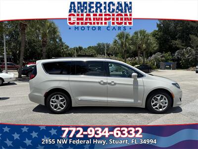 2017 Chrysler Pacifica Touring-L - Photo 6 - Stuart, FL 34994