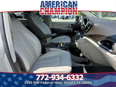 2017 Chrysler Pacifica Touring-L - Photo 12 - Stuart, FL 34994