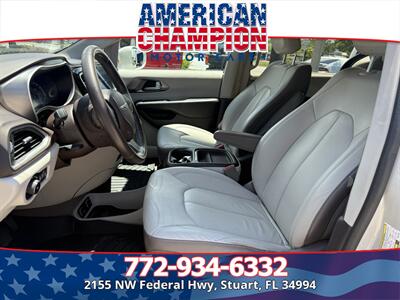 2017 Chrysler Pacifica Touring-L - Photo 9 - Stuart, FL 34994