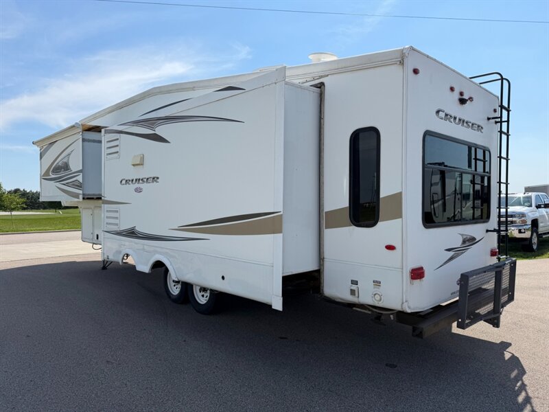 2011 Crossroads Cruiser 335SS - Photo 4 - Goshen, IN 46526