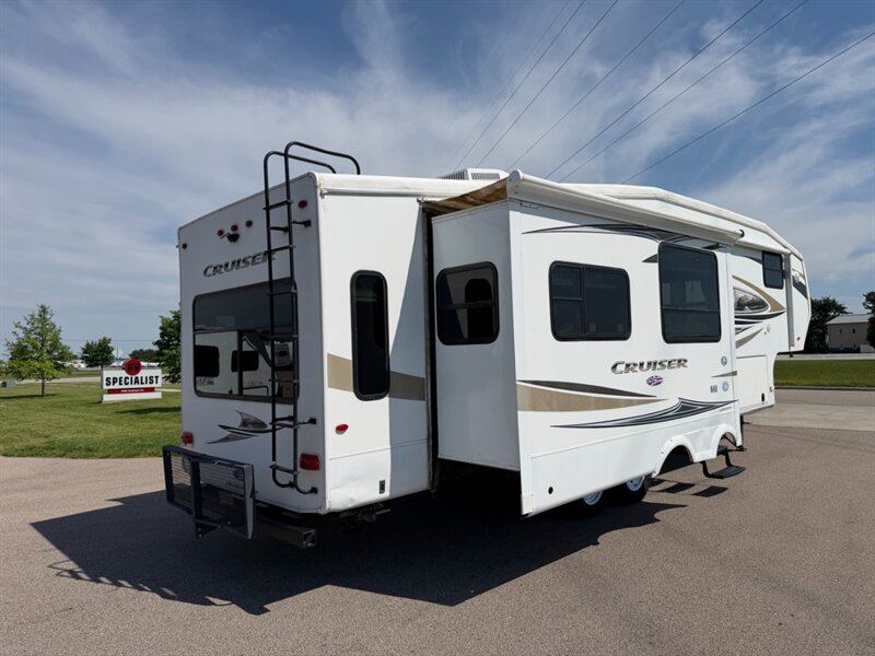 2011 Crossroads Cruiser 335SS - Photo 3 - Goshen, IN 46526