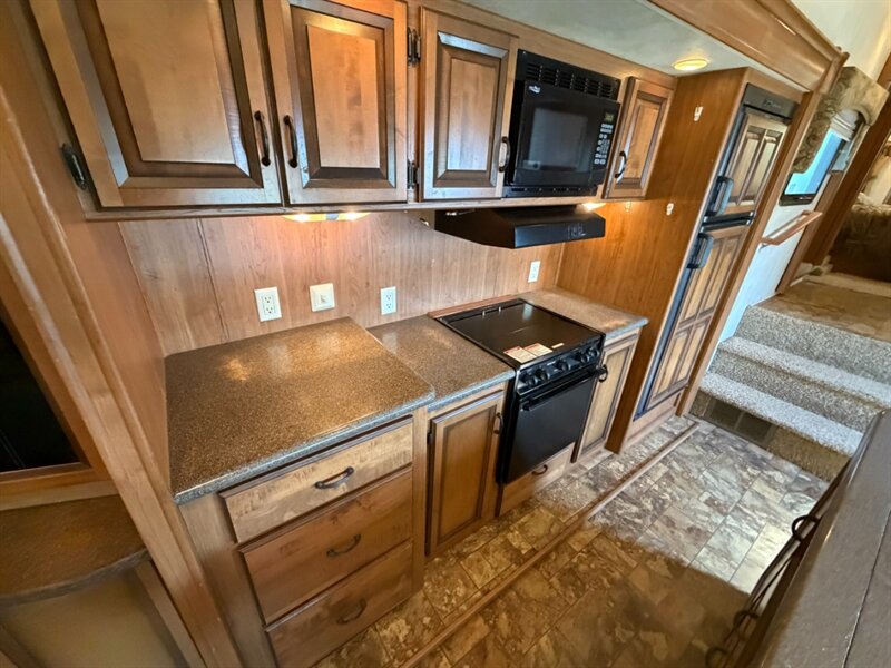 2011 Crossroads Cruiser 335SS - Photo 16 - Goshen, IN 46526