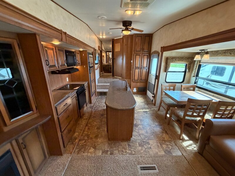 2011 Crossroads Cruiser 335SS - Photo 15 - Goshen, IN 46526