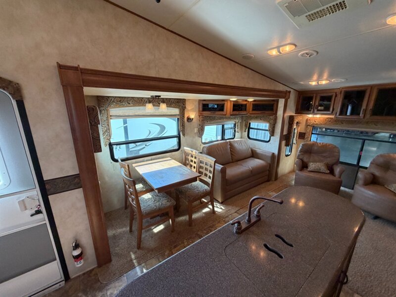 2011 Crossroads Cruiser 335SS - Photo 10 - Goshen, IN 46526