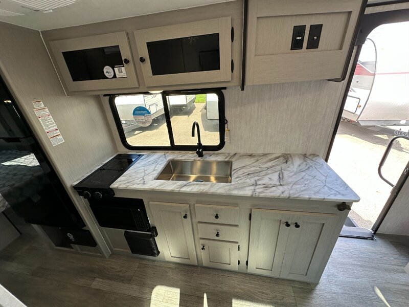 2025 Coachmen Apex Nano 213RDS - Photo 18 - Goshen, IN 46526