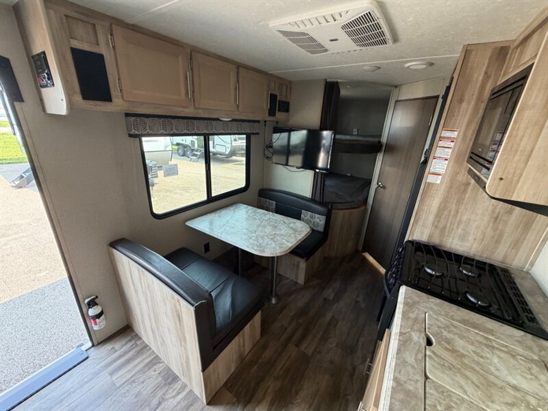 2020 Coachmen Catalina Summit Series 261BH - Photo 9 - Goshen, IN 46526