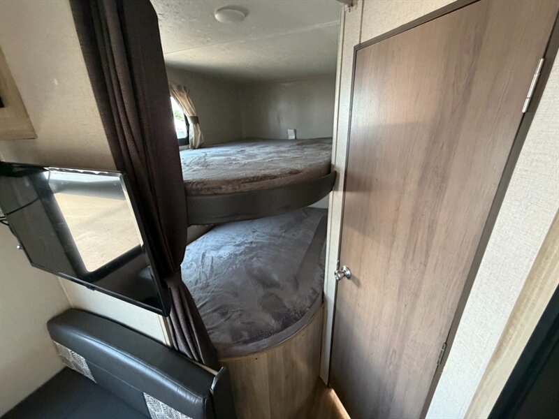 2020 Coachmen Catalina Summit Series 261BH - Photo 13 - Goshen, IN 46526