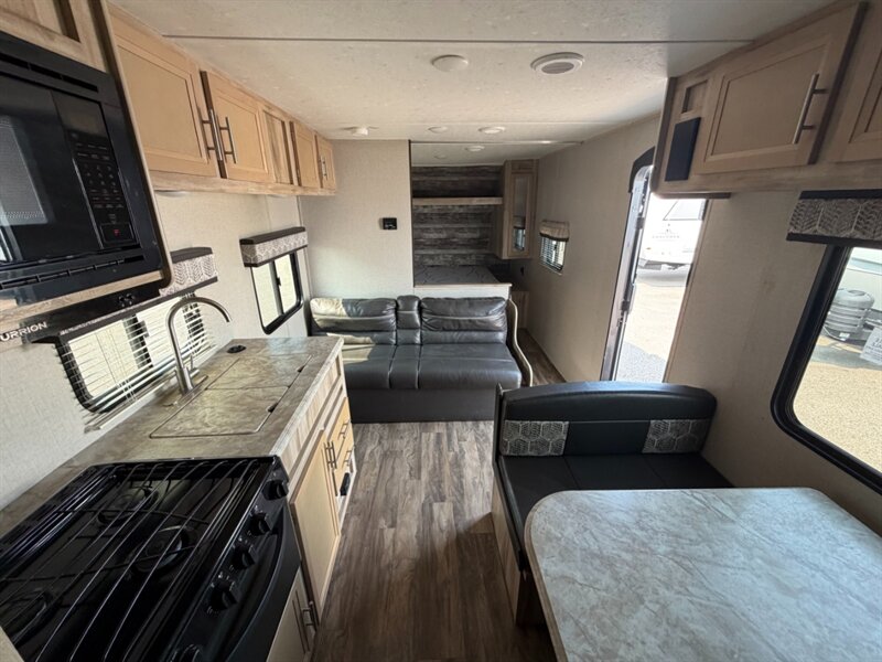 2020 Coachmen Catalina Summit Series 261BH - Photo 10 - Goshen, IN 46526