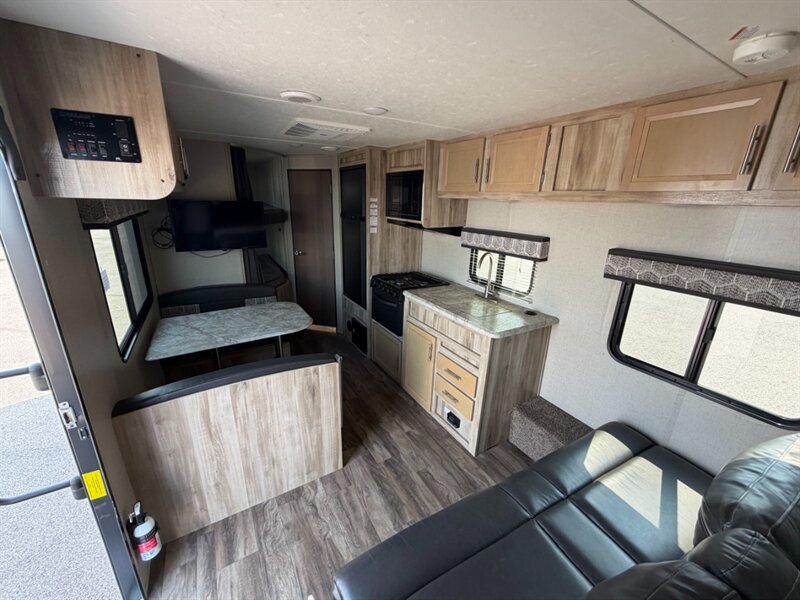 2020 Coachmen Catalina Summit Series 261BH - Photo 8 - Goshen, IN 46526