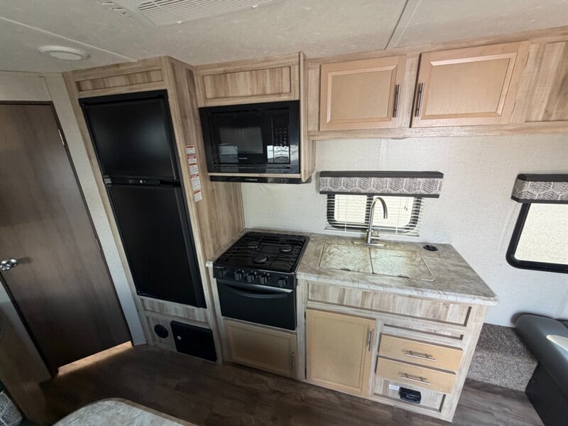 2020 Coachmen Catalina Summit Series 261BH - Photo 12 - Goshen, IN 46526