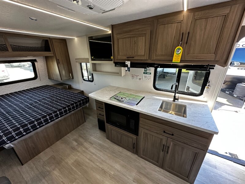 2026 Coachmen Freedom Express Select 19SE - Photo 10 - Goshen, IN 46526