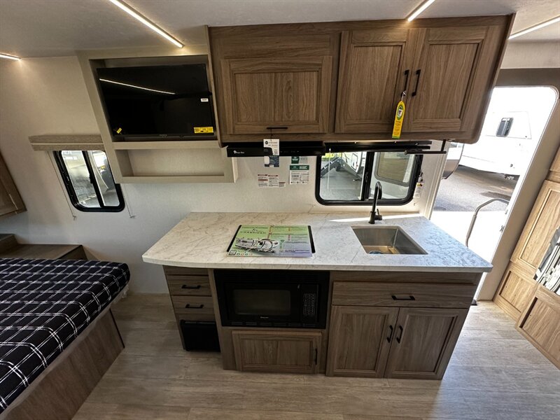 2026 Coachmen Freedom Express Select 19SE - Photo 19 - Goshen, IN 46526