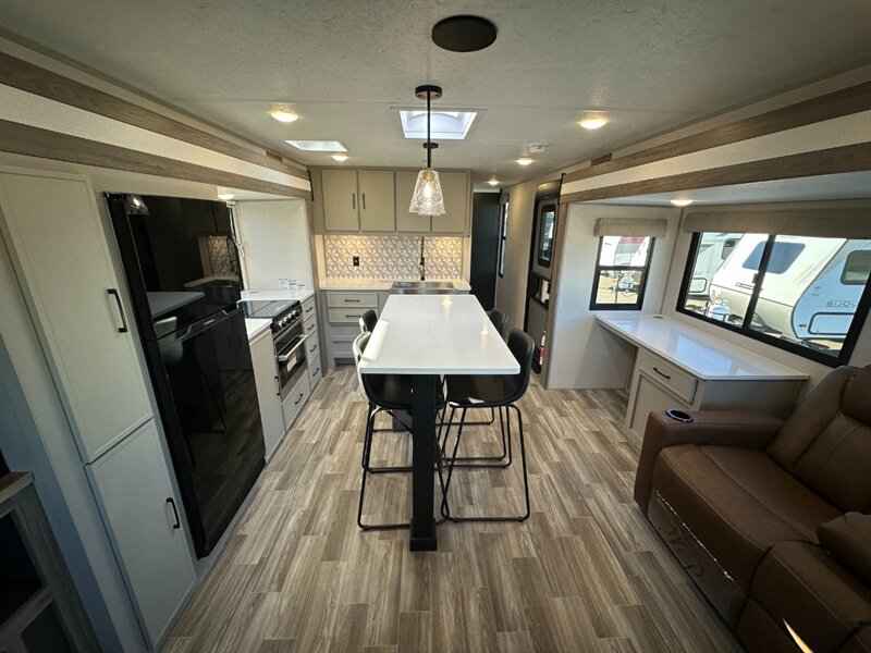 2025 Forest River Vibe 2800RL   - Photo 11 - Goshen, IN 46526