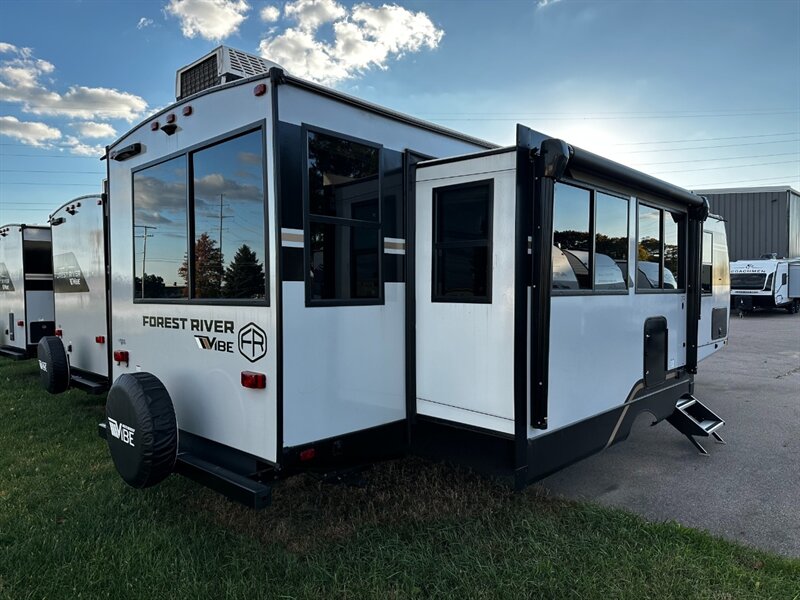 2025 Forest River Vibe 2800RL   - Photo 3 - Goshen, IN 46526