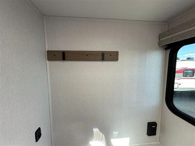 2026 Coachmen Freedom Express Ultra Lite 22MLS   - Photo 32 - Goshen, IN 46526
