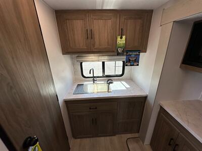 2026 Coachmen Freedom Express Ultra Lite 22MLS   - Photo 19 - Goshen, IN 46526